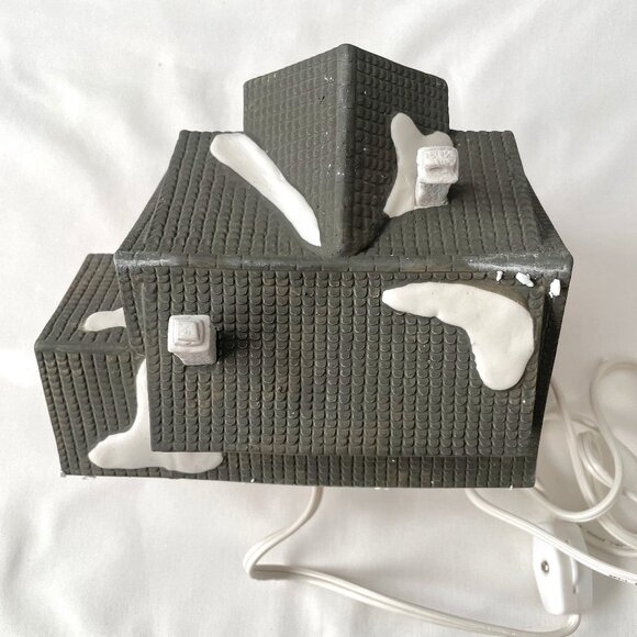 Department 56 Besson Bierkeller Alpine Village 56.65405 1986 Lighted Ski House - Picture 10 of 15